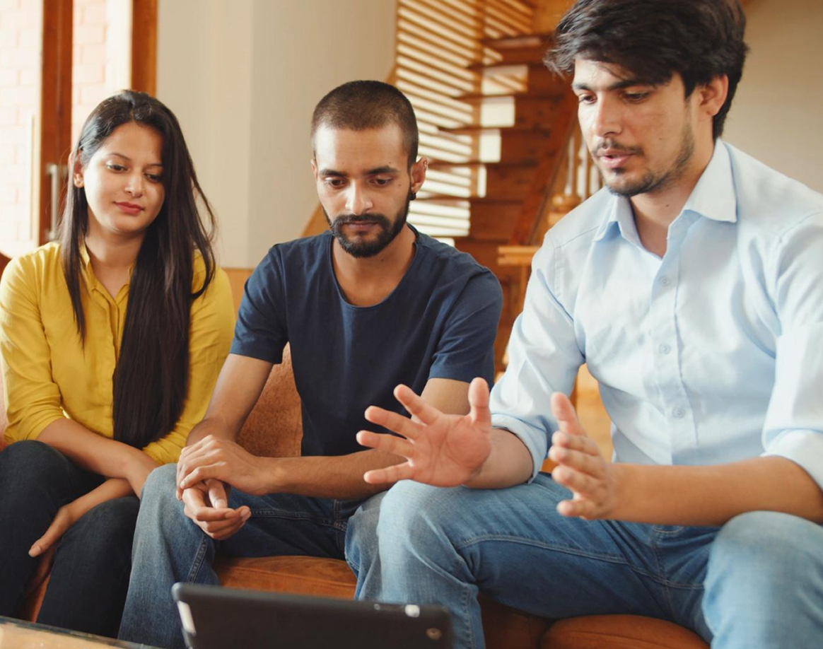 Medical counsellor guiding NEET aspirants through allotment rounds